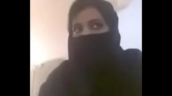 Najboljši Muslim hot milf expose her boobs in videocall kul videoposnetki