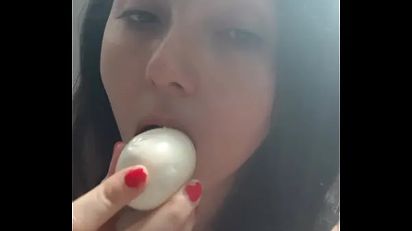 Bedste Mimi putting a boiled egg in her pussy until she comes seje videoer