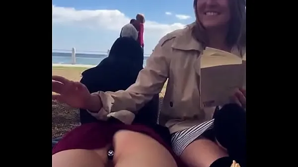 Video hay nhất On the beach thú vị