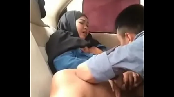 최고의 Hijab girl in car with boyfriend 멋진 비디오