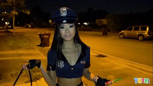 最佳YNGR - Asian Teen Vina Sky Fucked On Halloween酷视频