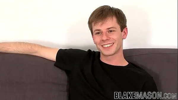 Beste British gay dude jerking off his big cock until cumming coole video's