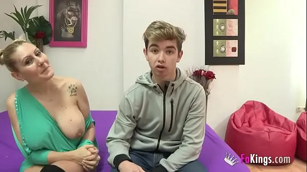 I migliori video nuria e le sue enorme boobies scopano un novellino di 18 anni che ha letà di suo figlio cool