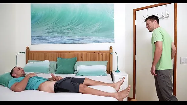 Video hay nhất NextDoorBuddies Friend Walks In On Roommate Jerking, Gives a Hand thú vị