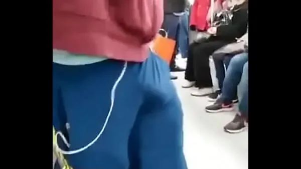 Bedste Male bulge in the subway - my God, what a dick seje videoer