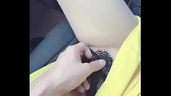 Bedste Horny girl squirting by boy friend in car seje videoer
