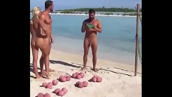Video hot man on the beach keren terbaik