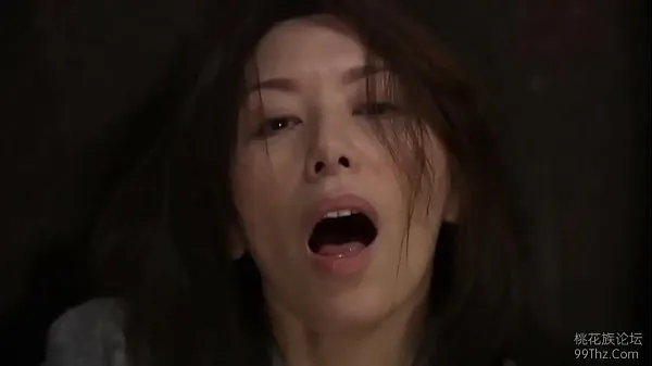 최고의 Japanese wife masturbating when catching two strangers 멋진 비디오
