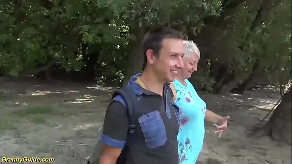 Bästa grandma rough banged on public beach coola videor
