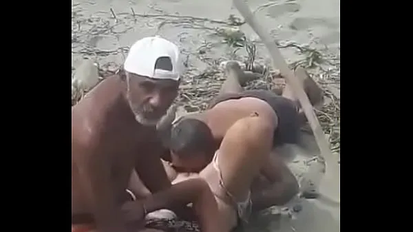 Bedste Caught on the beach seje videoer