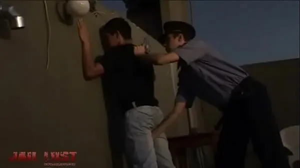 Najboljši Twinky spy gets anal punishment from horny gay cop kul videoposnetki
