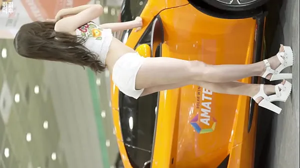 Parhaat Public account [喵贴] Korean auto show temperament white shorts car model sexy temptation hienot videot