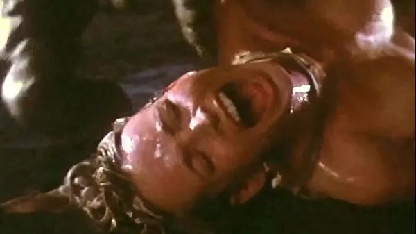 A legjobb Worm Sex Scene From The Movie Galaxy Of Terror : The giant worm loved and impregnated the female officer of the spaceship menő videók