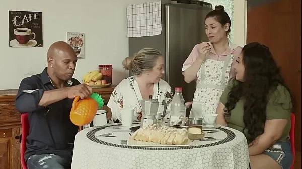 Bästa THE BIG WHOLE FAMILY - THE HUSBAND IS A CUCK, THE step MOTHER TALARICATES THE DAUGHTER, AND THE MAID FUCKS EVERYONE | EMME WHITE, ALESSANDRA MAIA, AGATHA LUDOVINO, CAPOEIRA coola videor