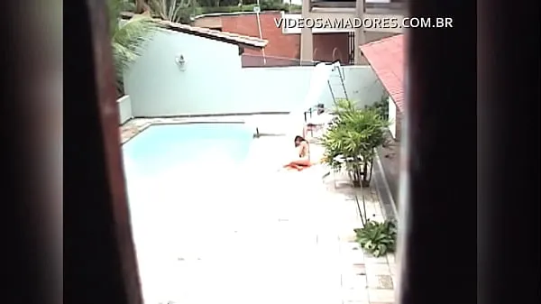 Beste Young boy caught neighboring young girl sunbathing naked in the pool coole video's