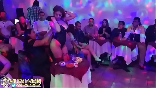 Parhaat Swinger club show with sex in darkroom hienot videot