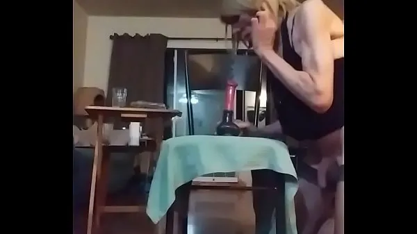 Najboljši Pathetic sissy slut rides her dildo and smacks her clitty with drapes open kul videoposnetki