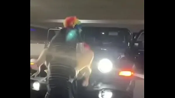 วิดีโอที่ดีที่สุดPink hair whore gets pounded on jeepเจ๋ง