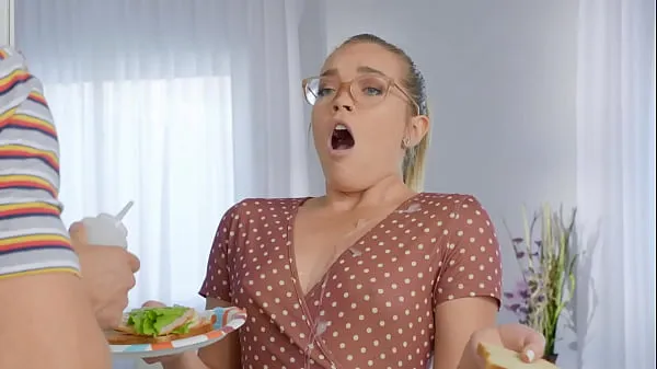 بہترین She Likes Her Cock In The Kitchen / Brazzers scene from عمدہ ویڈیوز