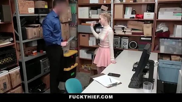 Nejlepší Shoplifter Teen Fucked In Security Room As Punishment skvělá videa