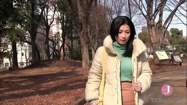 Najboljši Unfulfilled Japanese milf with glamorous body satisfies herself with sex toys kul videoposnetki