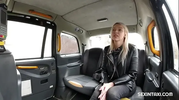 أفضل Sexy Czech blonde milf got a free ride مقاطع فيديو رائعة