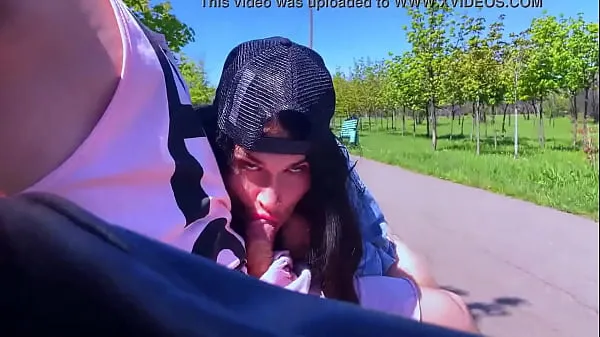 En iyi Blowjob challenge in public to a stranger, the guy thought it was prank harika Videolar