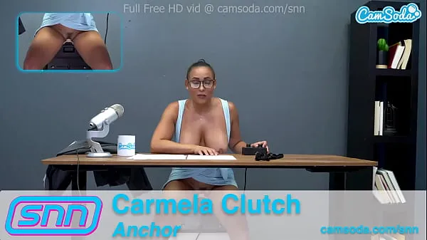 Parhaat Camsoda News Network Reporter reads out news as she rides the sybian hienot videot