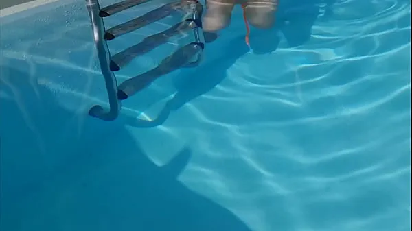 วิดีโอที่ดีที่สุดYoung girl masturbates in the institute poolเจ๋ง