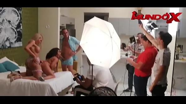 Najboljši Behind the scenes - They invite a trans girl and get fucked hard in the ass kul videoposnetki