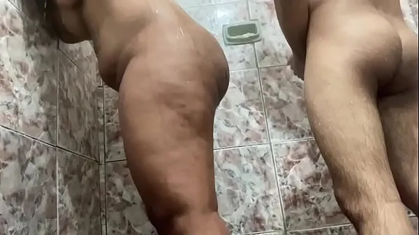 Video Having sex in the bath and with the right to cum in the ass sejuk terbaik