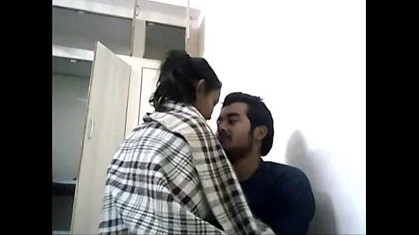 Najboljši Indian slim and cute teen girl riding bf cock hard on top kul videoposnetki
