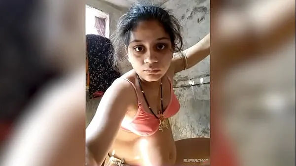 Video Desi Bhabhi bathing and rubbing boobs keren terbaik