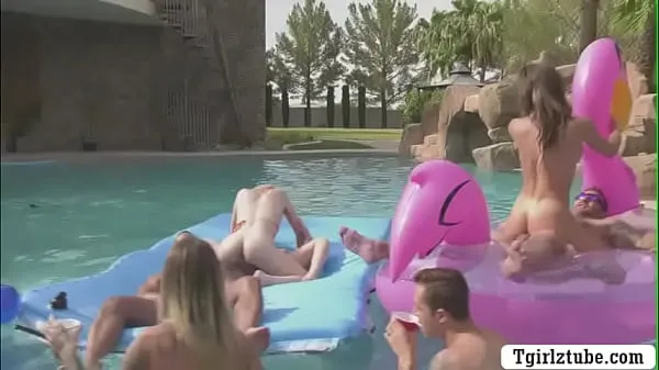 Bedste Busty shemales are in the swimming pool with many guys that,they decide to do orgy and they start kissing each is,they suck their big cocks passionately and they let them bareback their wet ass too seje videoer