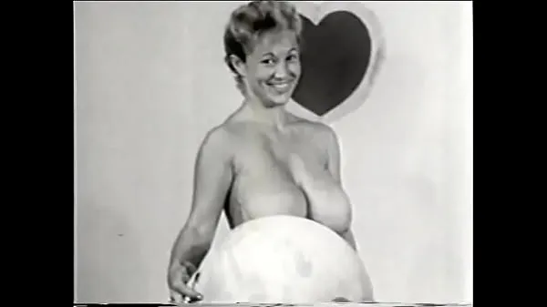 최고의 Appetizing vintage model undresses on camera and shows her big tight ass and gorgeous breasts 멋진 비디오