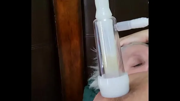 최고의 Milk Pumping From The Fake Udders Of Claudia Marie 멋진 비디오