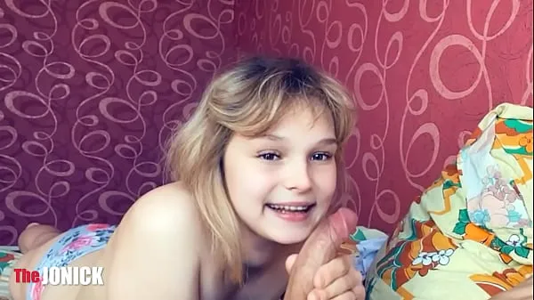 Najboljši Naughty Stepdaughter gives blowjob to her / cum in mouth kul videoposnetki