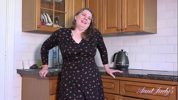 Najboljši AuntJudys - Cookin' in the Kitchen with 50yo Voluptuous BBW Rachel kul videoposnetki