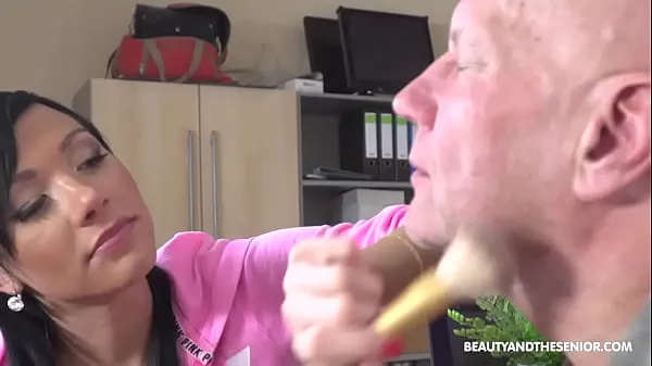 सर्वश्रेष्ठ Grandpa wants makeup tutorial शांत वीडियो