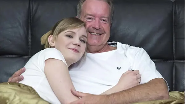 Beste Sexy blonde bends over to get fucked by grandpa big cock coole video's