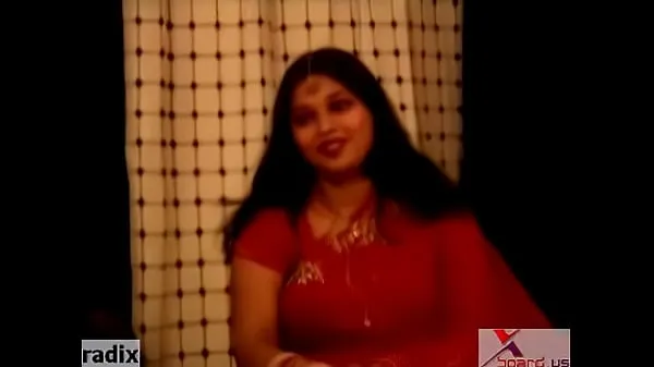 Beste chubby fat indian aunty in red sari coole video's