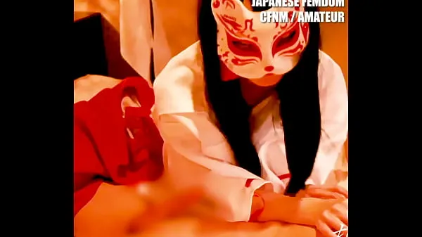 أفضل Handjob Next to Him. / Japanese Femdom CFNM Amateur Cosplay مقاطع فيديو رائعة