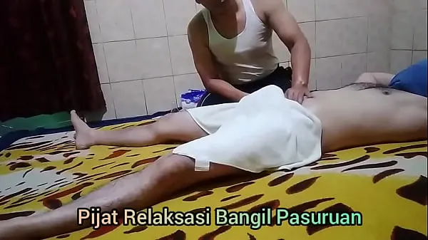 Video Straight man gets hard during Thai massage keren terbaik