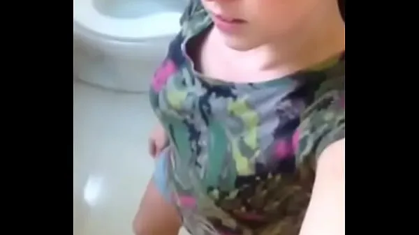 Parhaat Goddess Amanda Peeing in public toilet hienot videot