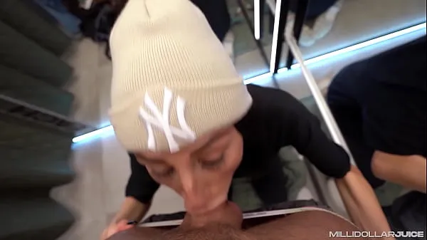 วิดีโอที่ดีที่สุดGirlfriend Gives RISKY BLOWJOB In The Shopping Mall - MILLIDOLLARJUICEเจ๋ง