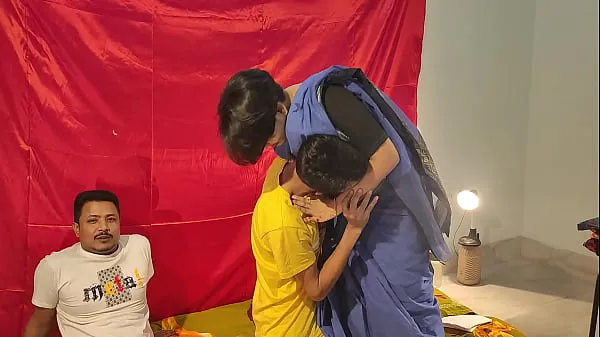 सर्वश्रेष्ठ Husband fingering while his wife fuck Threesome sex Bengali , Shathi khatun and hanif and Shapan pramanik शांत वीडियो