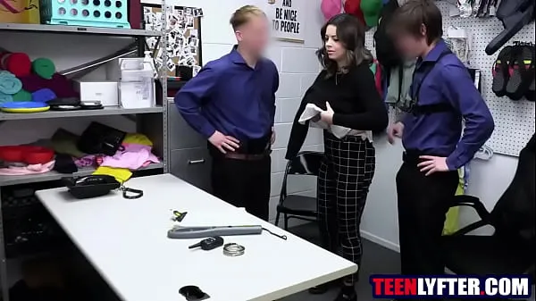Najboljši Busty teen shoplifter threesomed by security guards kul videoposnetki