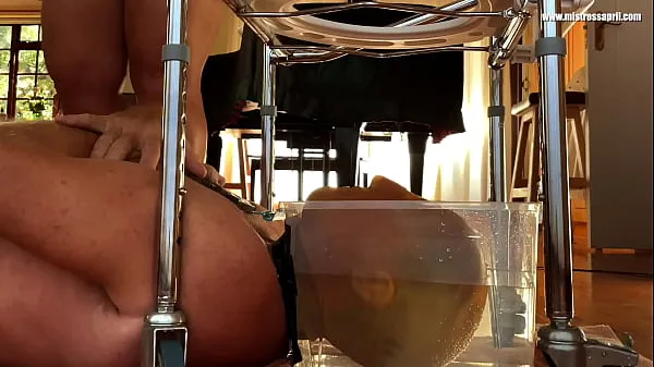 Beste Dominatrix Mistress April - Slave in water toilet for coole video's