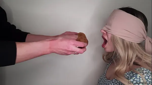 Nejlepší Blindfolded dumb step sister tricked into sucking my dick and swallowing cum with the taste game skvělá videa
