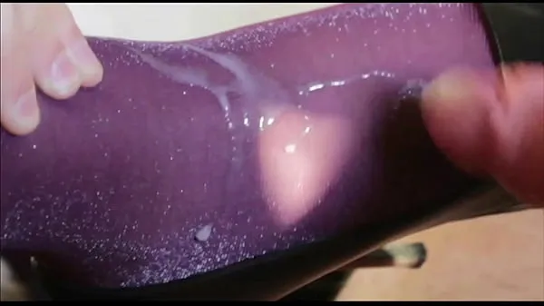 Beste Nylon cumshot on lurex purple pantyhose feet coole video's